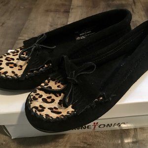 Minnetonka Leopard Kilty Moccasin Size 6.5